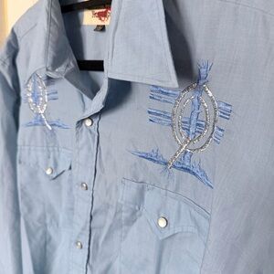 Blue western pearl snap shirt with embroidery - size M/L